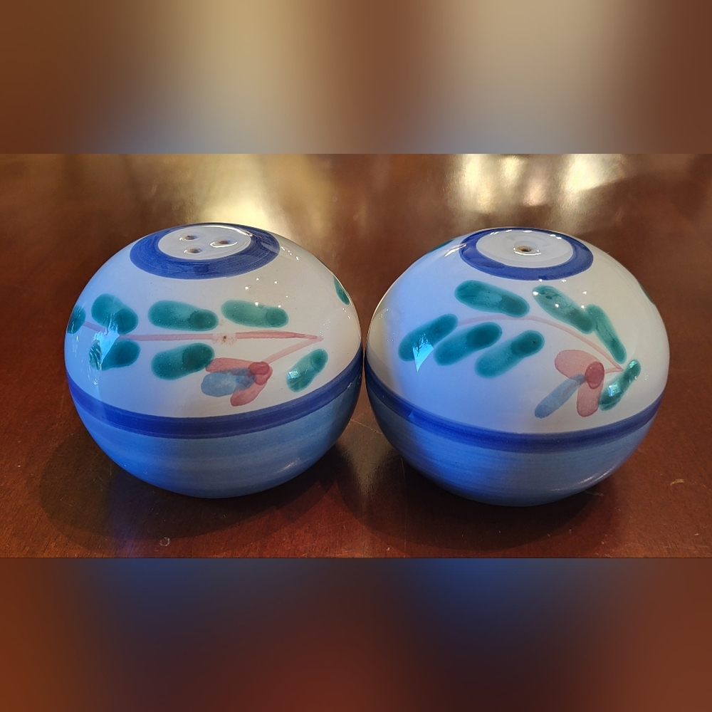 Italian Caleca Salt Pepper Shakers Hand Painted Italy Garland Blue  Round